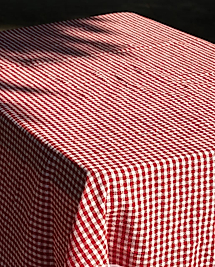 Kırmızı Ekoseli Sofra Bezi – 160x160 cm | Klasik Tarzda Şıklık ve Günlük Kullanım İçin