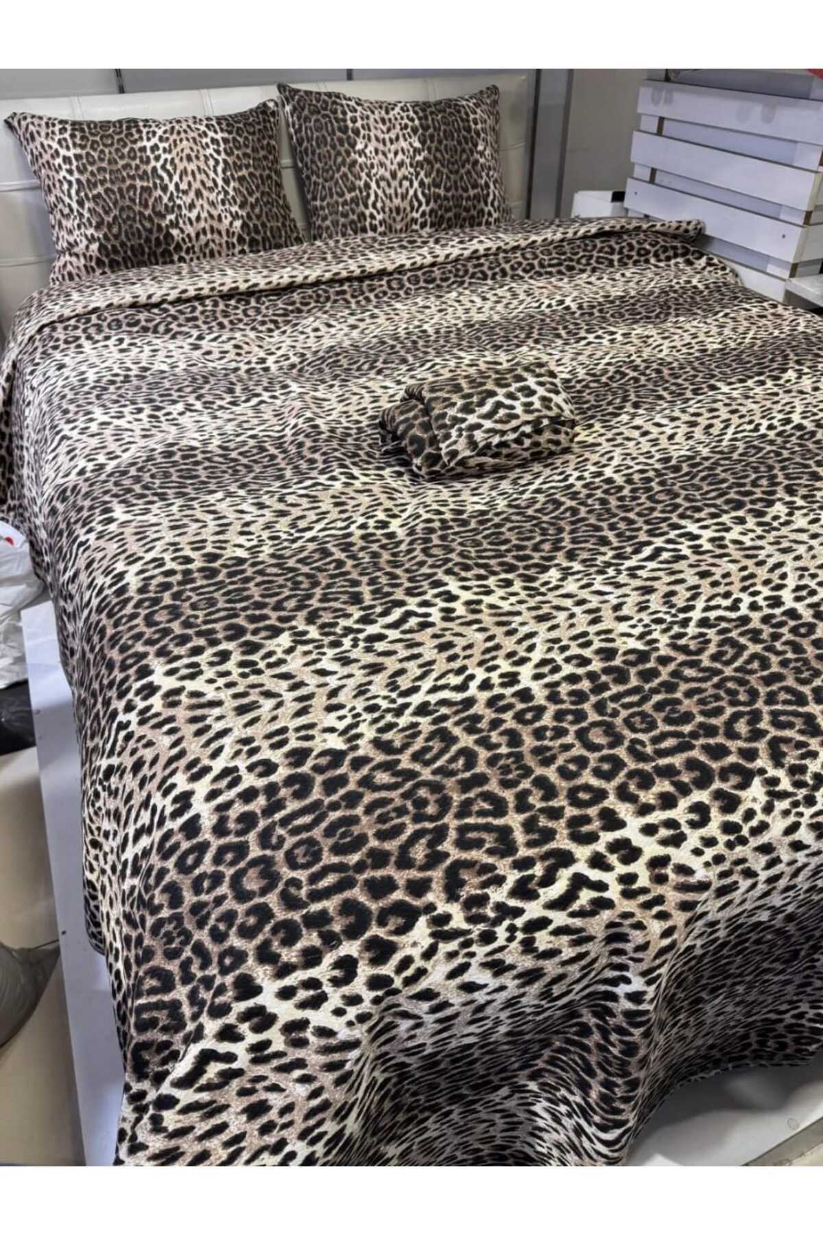 Leopar Desenli Battal Boy Pike – 220x240 cm | Cesur Tarz, Hafif Konfor