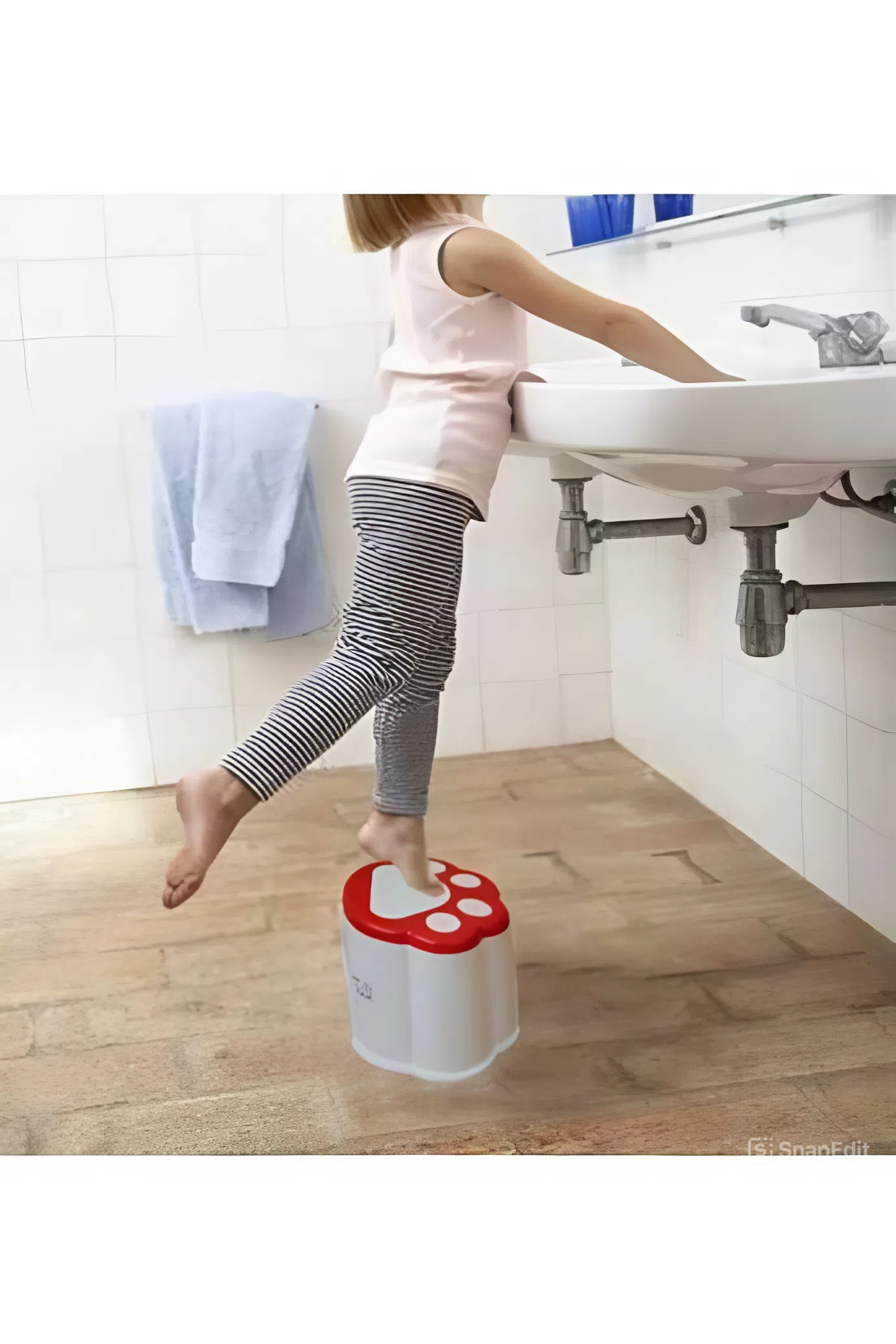 Kırmızı Detaylı Küçük Plastik Çocuk Taburesi 20 Cm – Hafif Ve Dayanıklı